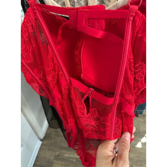 Victoria’s Secret Women's Red Lace Cutout Push Up Thong Bodysuit Size Large - Picture 6 of 6